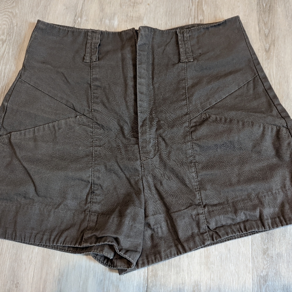 High-waisted Pink Martini Shorts